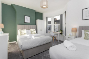 Cowley House - Air Host & Stay - Sleeps 7